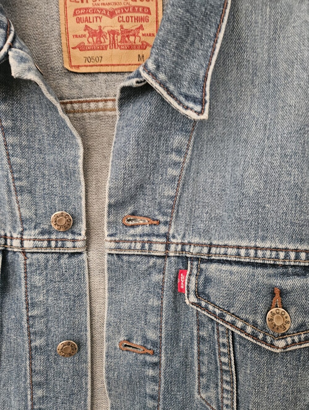 Levi's Light Blue Vintage-Style Denim Jacket - Picture 3 of 9